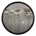 Poster Lotusbloemen met zwaan in water in grijs - Ms Tiff - Rond