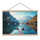 Textielposter Houten loopbrug bij het meer van Braies in de Dolomieten