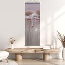 Textielposter lotusbloemen met zwaan in water in donkerroze - Ms Tiff - Panorama
