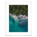 Póster La vista desde arriba: Bosque y mar