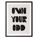 Plakat med ordsprog Own your odd | Motiverende ordsprog i sort og hvid