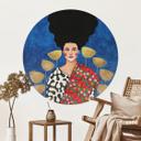 Vinilo decorativo Mujer en el campo con hojas doradas - Hülya - Redondo