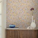 Papel pintado no tejido moderno - sutil diseño de hojas en terracota y greige