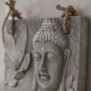 Buddha Wandskulptur mit Blumen in Steinoptik - mit Seil - 39,5x55 cm