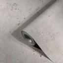 Non-woven tapet med lys metallic-effekt i ensfarvet gråt strukturmønster 