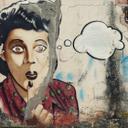 Fantasy StreetArtWoman tapet i gråbeige - non-woven tapet Designwalls 2 - 2,55 x 3,5 m