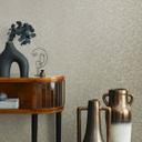 Non-woven tapet med skinnende bladmotiv beige blomstret af Harald Glööckler