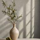 Papel pintado no tejido con aspecto de hormigón beige liso moderno