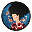 Póster Mujer vestida de flores con koi - Hülya - Redondo
