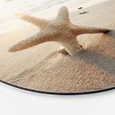 Tableau sur alu-Dibond rond Une étoile de mer étincelante sur une plage déserte