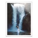 Póster en la cascada