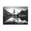 Póster Paisaje pintoresco con lago de montaña de aguas cristalinas - Hintersee