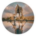 Fototapet Refleksion af en giraf i naturen - Amtmann - rund – print på aluminium (Alu-Dibond)