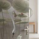 Deurfolie lotusbloemen met zwaan in water in grijs - Ms Tiff