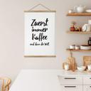 Affiche textile Zuerst immer Kaffee und dann die Welt