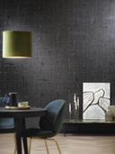 Papel pintado no tejido con aspecto de escayola en gráfico negro teja