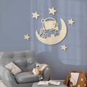 Decoración infantil de madera - Pequeño astronauta con luna y estrellas