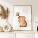Plakat til børneværelset - Capybara med sommerfugl - Capy Diem