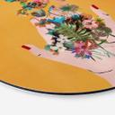 Vægcirkel Treechild - Colorful flowers in Frida's hands – print på aluminium (Alu-Dibond)