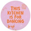 Fototapet med ordsprog This Kitchen is for dancing - Ohkimiko - Rund - Selvklæbende/ikke-vævet