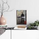 Akrylglas borddekoration Like a Boss - Inspireret af Caillebotte - Ung mand ved vinduet