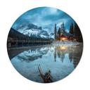 Póster Idilio de montaña en el lago del atardecer - Bing Li - Round