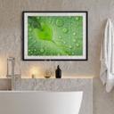 Póster - Corazón de gotas de agua sobre una hoja verde