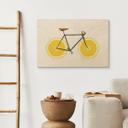 Cuadro de madera de una bicicleta con fondo de limón