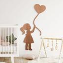Decoración en madera habitación infantil niña con globo corazón - caoba