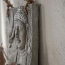 Buddha Wandskulptur mit Blumen in Steinoptik - mit Seil - 39,5x55 cm
