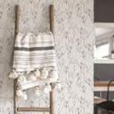 Tapet med grafisk blomstermønster - blomstermark i sort og hvid