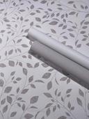 Papel pintado no tejido hojas naturaleza floral mate en blanco grisáceo