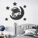 MDF-dekoration Lille astronaut med måne og stjerner