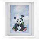 Decoración de ventana con un panda comilón