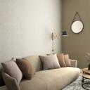 Non-woven tapet med moderne monokromt look og tekstur i grå, beige ensfarvet