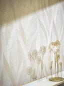 Non-woven tapet i kunstnerisk bølgelook og beige bølge