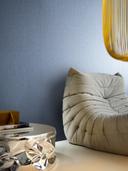 Papel pintado no tejido de líneas finas y textura ligera azul, gris liso