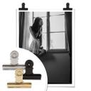 Póster Krystynek - Chica en la ventana