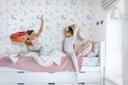 Børnetapet, non-woven tapet med illustration Kids Walls hvid, farverig