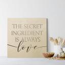 Billede af træ Den hemmelige ingrediens er altid kærlighed - firkantet