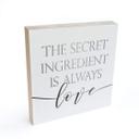 Billede af træ til at sætte op - Den hemmelige ingrediens er altid kærlighed - 15x15 cm