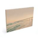Cuadro de madera de un muelle sobre el mar - Sisi & Seb