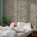 Papier peint intissé motif floral sur fond vert avec papillons