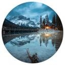 Vinilo decorativo Idilio montañés en el lago del atardecer - Bing Li - Redondo