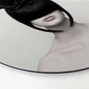 Tableau en Alu-Dibond Nemcekova - Black Widow - Rond