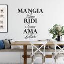 Mangia bene, ridi spesso, ama molto