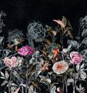 Fototapet Dark Botanical vintage blomster på sort med rosé accenter 3,4 x 3,18 m