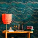 Elegante papel pintado no tejido con aspecto de mármol verde y dorado - Exquisito revestimiento mural brillante