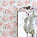 Mønstertapet UN Designs - Delikate lyserøde akvarelblomster