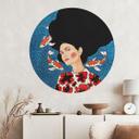 Vinilo decorativo Mujer con vestido de flores y carpa koi - Hülya - Redondo